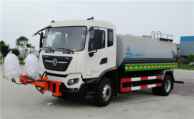 东风天锦护栏清洗車(chē)（國(guó)六）
