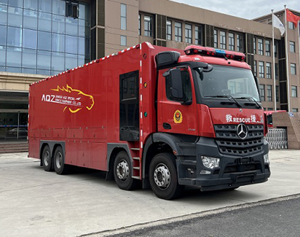 奔驰Arocs前四后八器材消防車(chē)